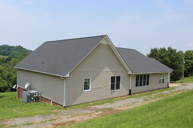 1028 Huff Hollow Rd, Home with 3 bedrooms, 2 bathrooms and 2 parking in Granville TN | Image 6
