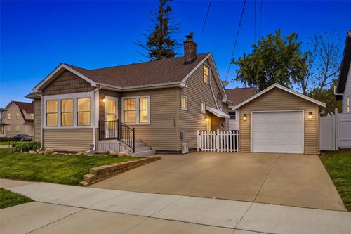 330 24th St Ne, Cedar Rapids, IA, 52402-4909 | Card Image