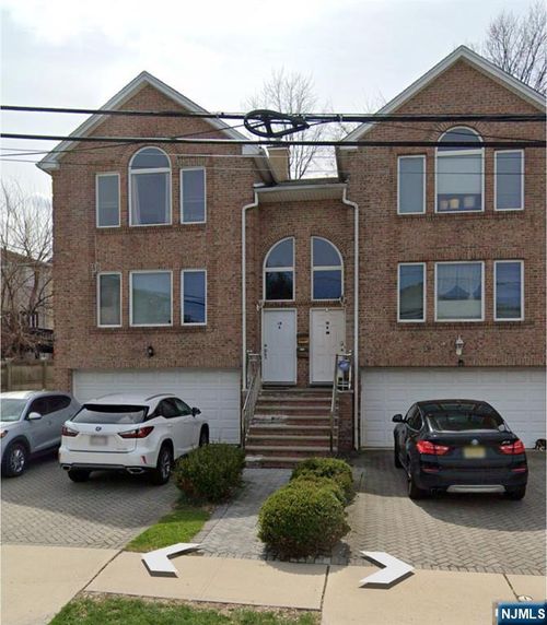 18 W Washington Pl, Palisades Park, NJ, 07650-1330 | Card Image