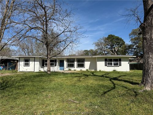 427 Wood St, Navasota, TX, 77868-3937 | Card Image