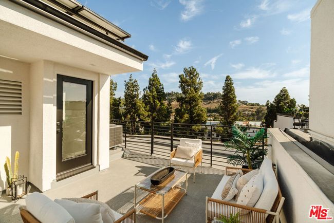 3851 Riley Ln, House other with 2 bedrooms, 3 bathrooms and 2 parking in Los Angeles CA | Image 13