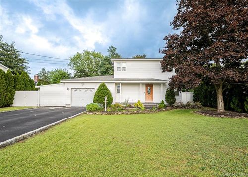 457 Washington Avenue, Brookhaven, NY, 11772 | Card Image