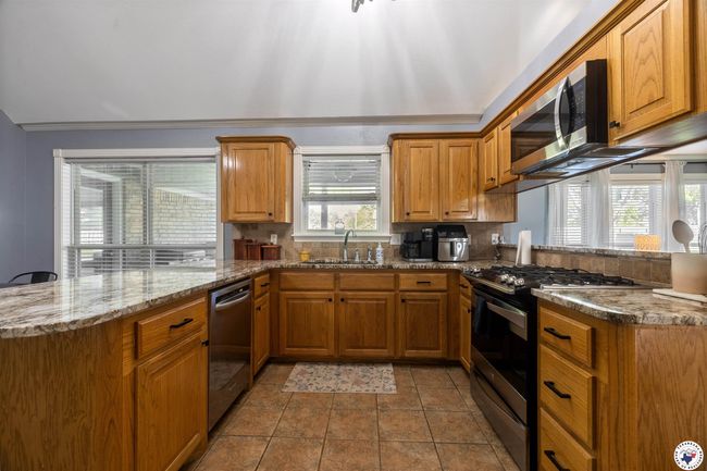 2 Tyler Ln, House other with 3 bedrooms, 2 bathrooms and null parking in Hooks TX | Image 9