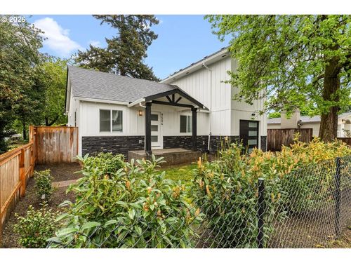 9504 Se 77th Ave, Milwaukie, OR, 97222-1096 | Card Image