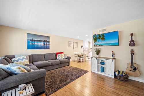 2404 Niagara Way, Costa Mesa, CA, 92626-6537 | Card Image