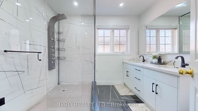 41 Lauraglen Cres, House attached with 6 bedrooms, 4 bathrooms and 4 parking in Brampton ON | Image 23