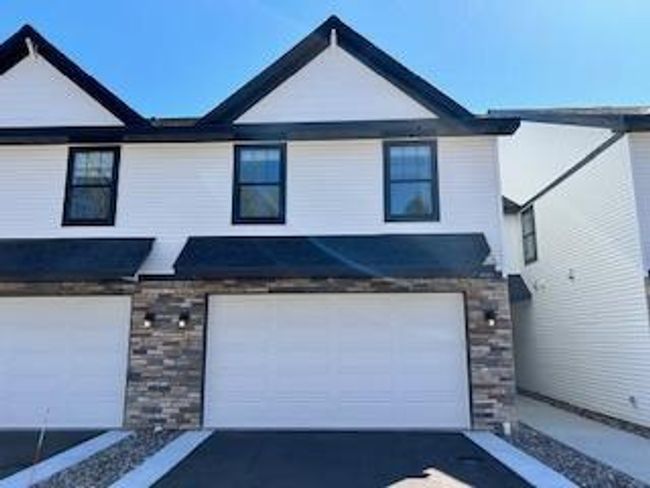 3405 Douglas Dr N, Townhouse with 3 bedrooms, 3 bathrooms and null parking in Crystal MN | Image 4
