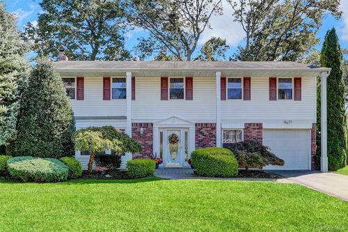 14 Milhouse Ln, Lake Grove, NY, 11755-2802 | Card Image