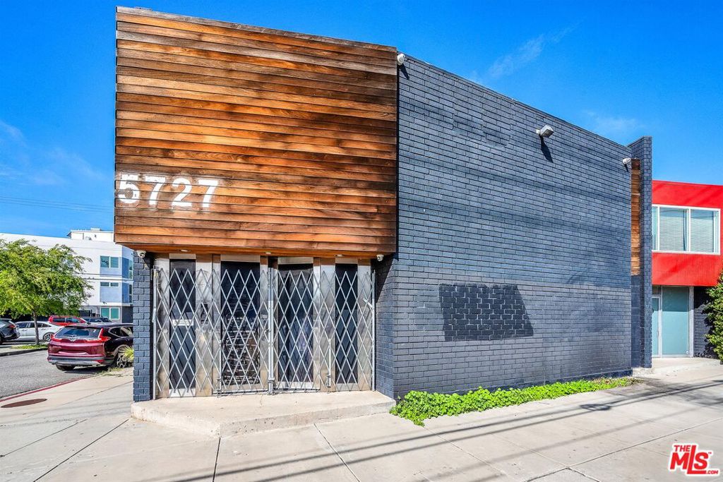 5727 Adams Blvd, Los Angeles, CA 90016-2401
