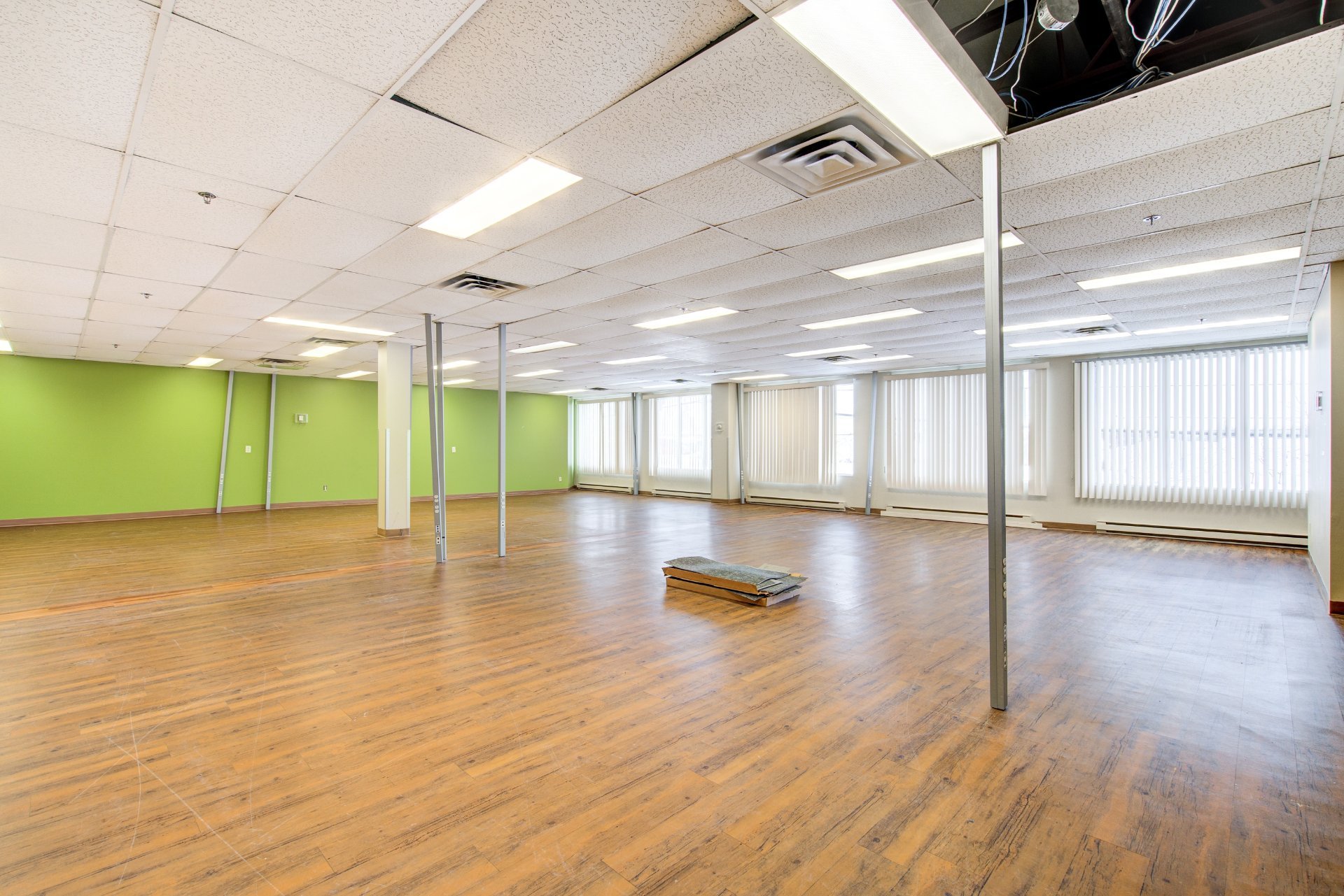 Commercial Lease in Laval (Chomedey) 4