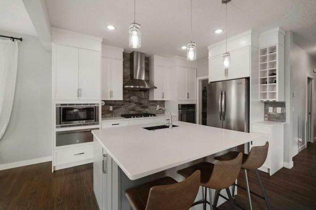 12134 Valley Ridge Dr Nw, House other with 4 bedrooms, 4 bathrooms and 6 parking in Calgary AB | Image 12