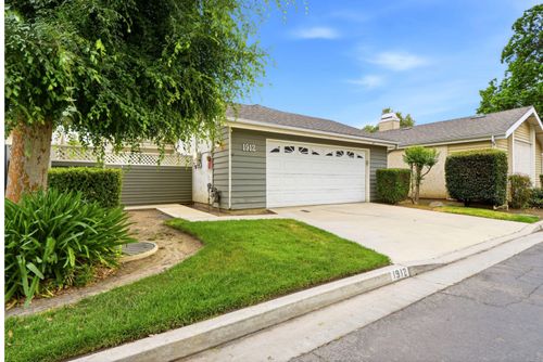 1912 S Pinnacle St, Visalia, CA, 93292-5590 | Card Image