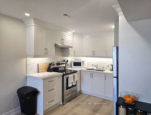 lower-40 Waywell St, Whitby, ON, L1N8N9 | Card Image