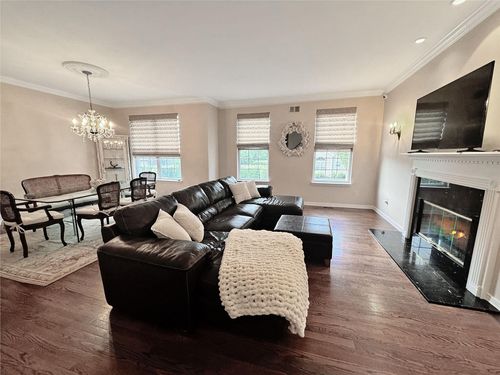 93 Paddington Cir, Smithtown, NY, 11787-5903 | Card Image