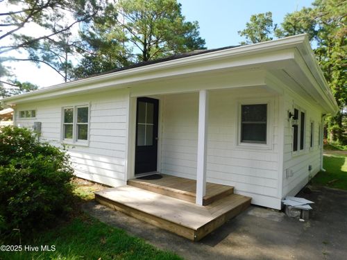 438 Pigott Rd, Gloucester, NC, 28528-9346 | Card Image
