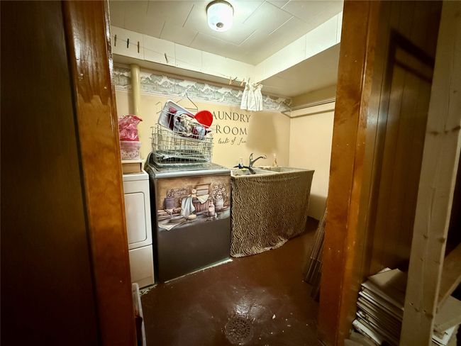 Basement laundry room | Image 29