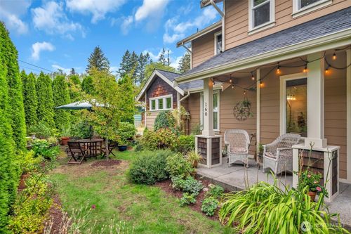 160 6th Ave Se, Issaquah, WA, 98027-3921 | Card Image