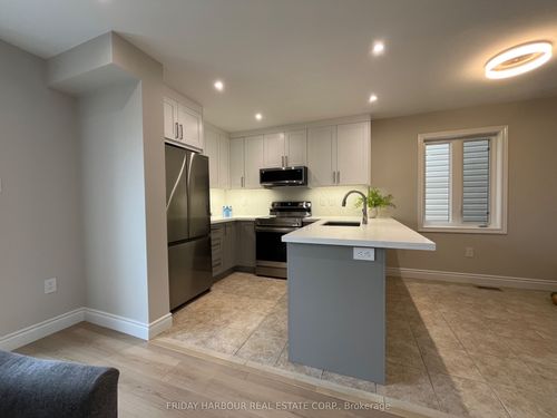 16 Admiral Cres, Angus, ON, L3W0E5 | Card Image