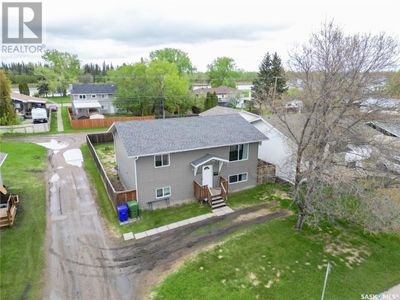 1400 1st St E, House other with 4 bedrooms, 2 bathrooms and null parking in Prince Albert SK | Image 2