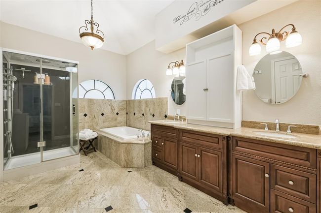 Unwind in your luxurious jetted tub after a busy day. | Image 25