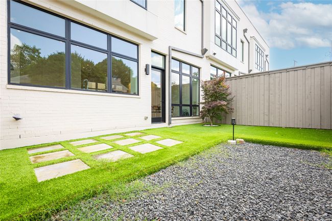 Backyard with turf grass. | Image 20