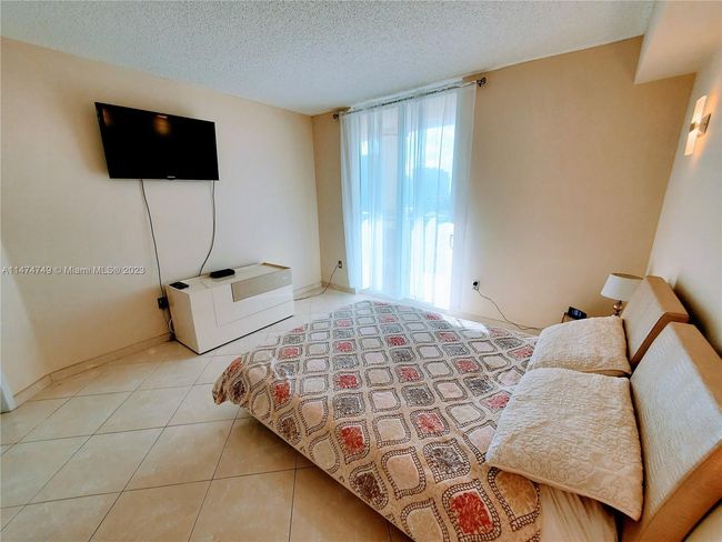 APT-906 - 17555 Atlantic Blvd, Condo with 2 bedrooms, 2 bathrooms and null parking in Sunny Isles Beach FL | Image 14