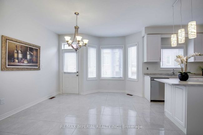 423 George Ryan Ave, House attached with 3 bedrooms, 3 bathrooms and 1 parking in Oakville ON | Image 11