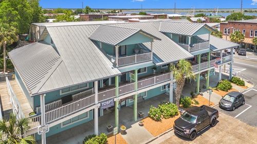 76 Market St, Apalachicola, FL, 32320-2708 | Card Image