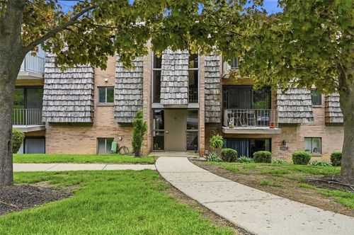 934 Forest Green Dr, Coraopolis, PA, 15108-2765 | Card Image