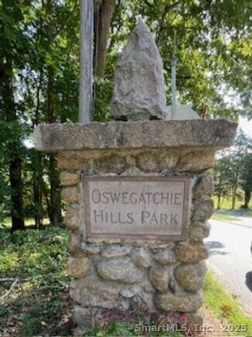 20 North Rd, Niantic, CT, 06357-2739 | Card Image