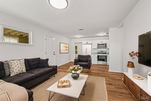 128 W Highland Dr, Pensacola, FL, 32503-3051 | Card Image