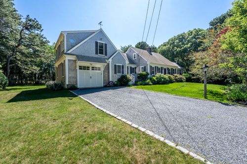 11 Barnes Ln, West Yarmouth, MA, 02673-4952 | Card Image
