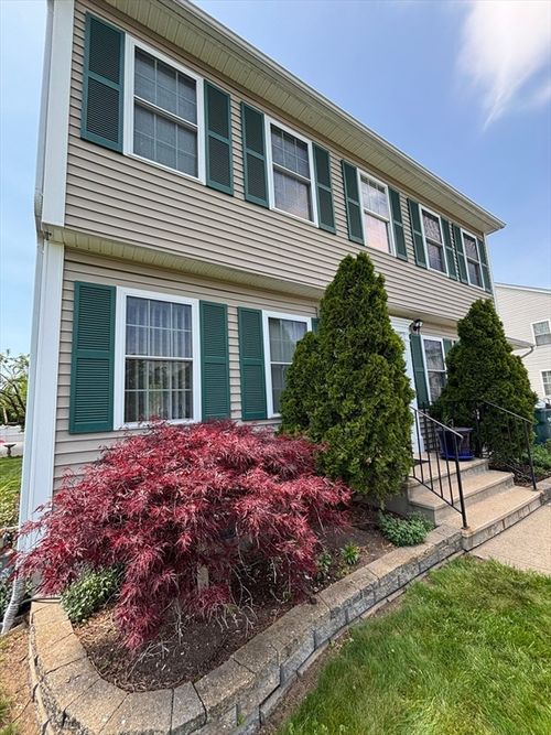 266 Christopher Dr, Springfield, MA, 01119-1476 | Card Image