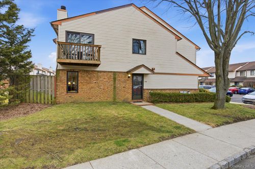 190 Poplar Ct, Wantagh, NY, 11793-2767 | Card Image