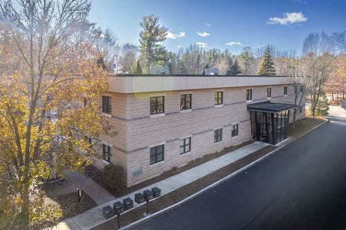 94 River Road, Hudson, NH, 03051 | Card Image