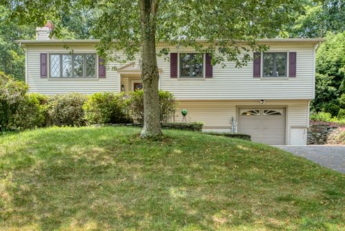 70 Crestwood Dr, Naugatuck, CT, 06770-2115 | Card Image
