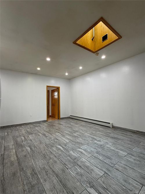 2-4216 Bell Blvd, Bayside, NY, 11361-2862 | Card Image