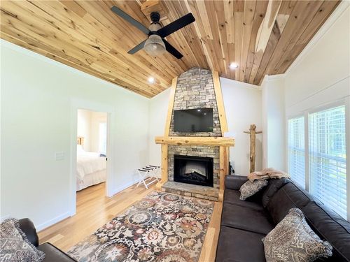 440 Old Railroad Grade Rd, Thurmond, NC, 28683-9406 | Card Image