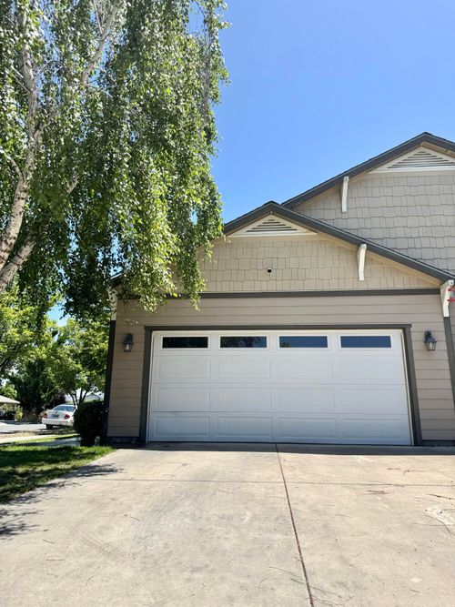 2363 Dahlia Way, Medford, OR, 97501-1995 | Card Image