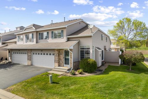 837 Summer Pines Cir, Hudson, WI, 54016-1979 | Card Image