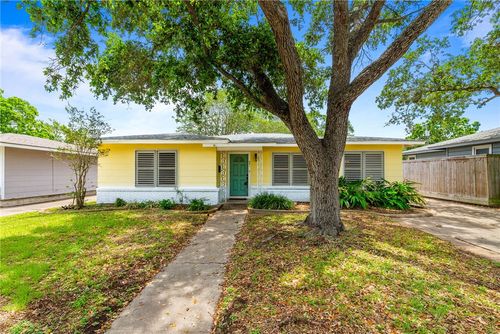 941 Grant Pl, Corpus Christi, TX, 78411-2313 | Card Image