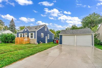 25588 Send Street, Home with 3 bedrooms, 1 bathrooms and null parking in Roseville MI | Image 3