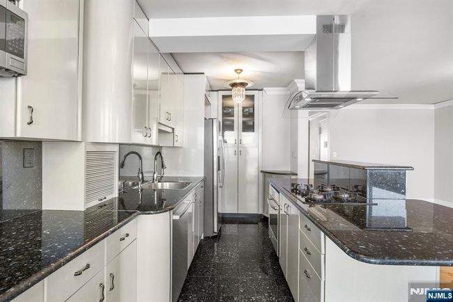 6600 Kennedy Blvd E, House attached with 4 bedrooms, 3 bathrooms and null parking in West New York NJ | Image 23