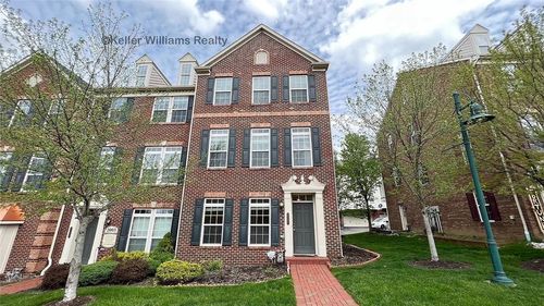 2005 Village Run Rd, Wexford, PA, 15090-8899 | Card Image