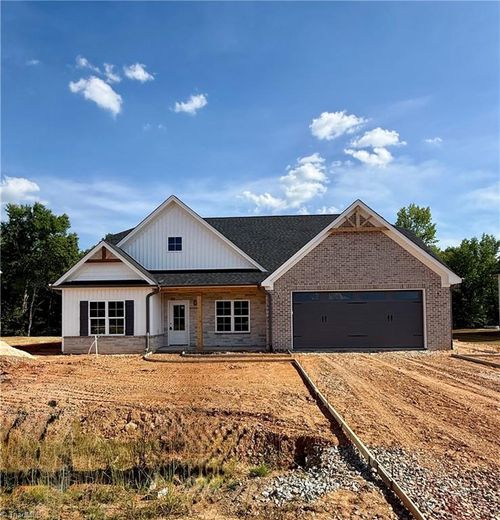 377 Enclave Dr, Clemmons, NC, 27012-7921 | Card Image