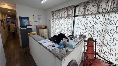 2-707 Middle Neck Rd, Great Neck, NY, 11024-1935 | Card Image