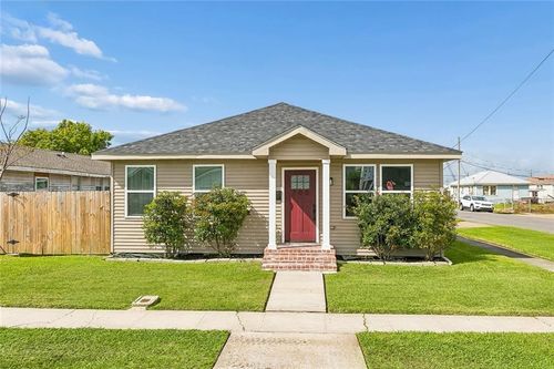 700 Estalote Ave, Harvey, LA, 70058-4022 | Card Image