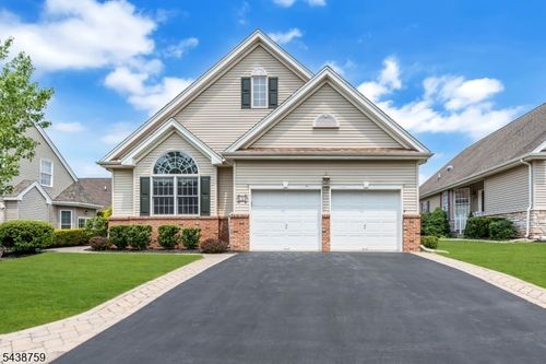 4 Abrams Ct, SOMERSET, NJ, 08873-7322 | Card Image