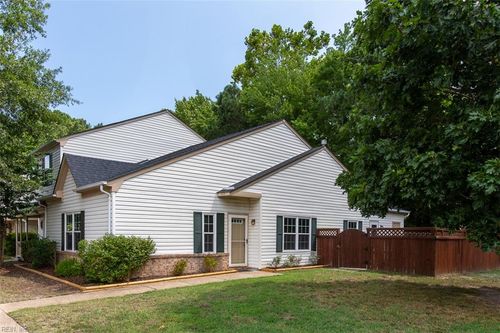 313 Wrought Iron Bnd, Yorktown, VA, 23693-4552 | Card Image