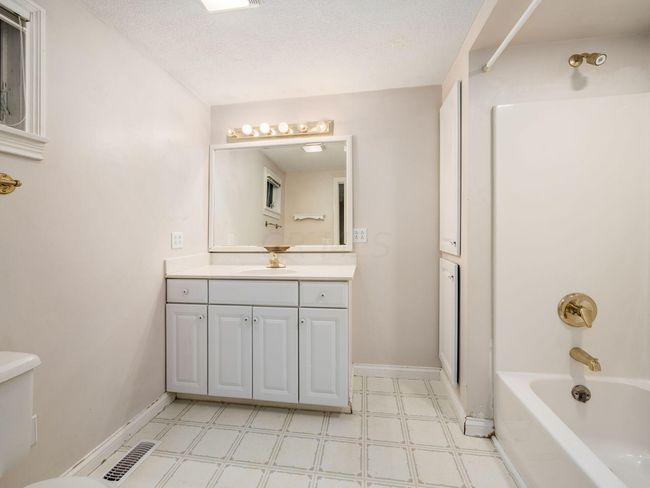 341 Broadway E, House other with 3 bedrooms, 3 bathrooms and null parking in Granville OH | Image 18